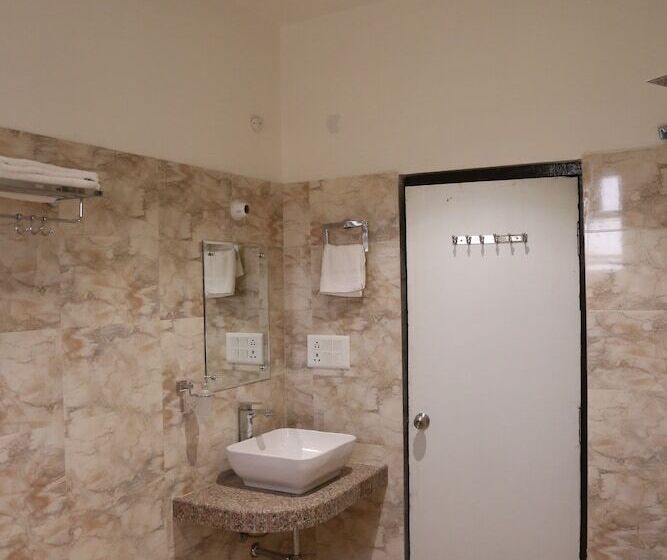 בית מלון כפרי Dhanraj Palace