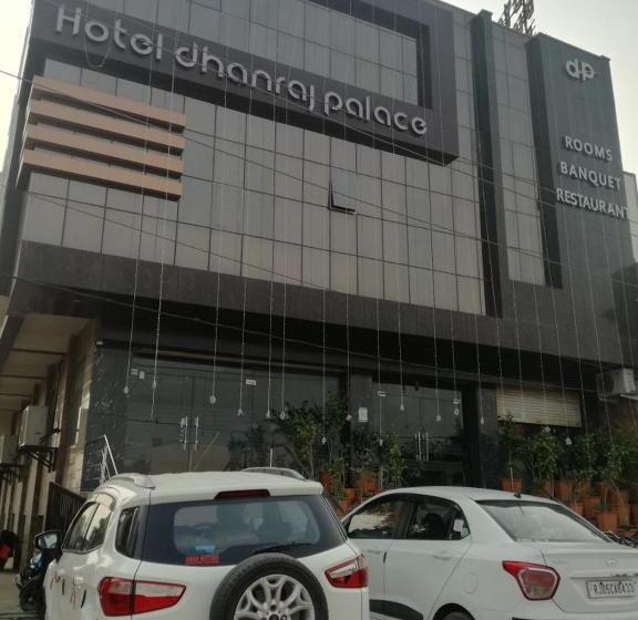 فندق Dhanraj Palace