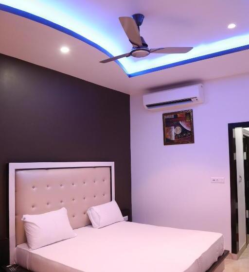 בית מלון כפרי Dhanraj Palace