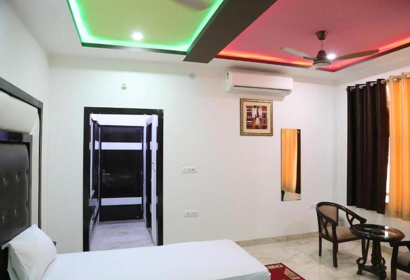 בית מלון כפרי Dhanraj Palace