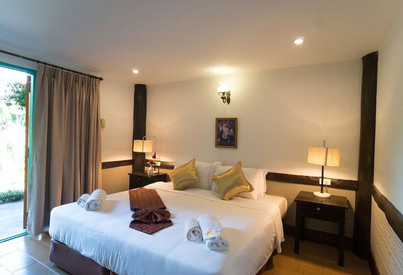 Отель E Outfitting Valley Resort