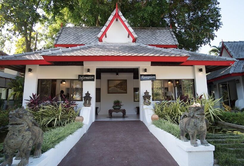 Отель E Outfitting Valley Resort