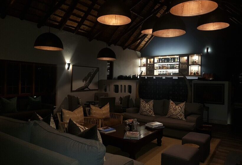 ホテル Elephant Plains Game Lodge