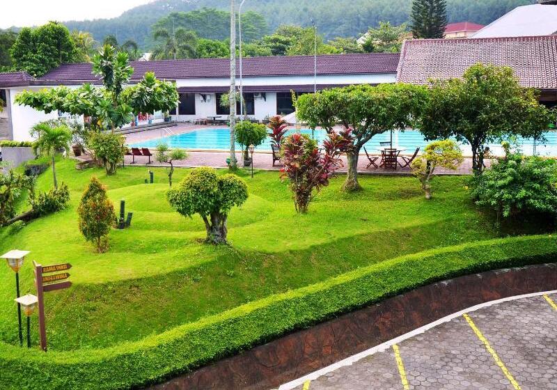 هتل Front One Resort Magelang