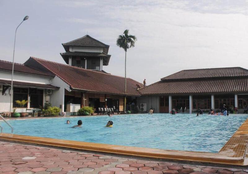 Szálloda Front One Resort Magelang