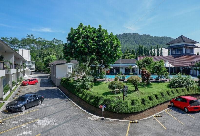 Szálloda Front One Resort Magelang