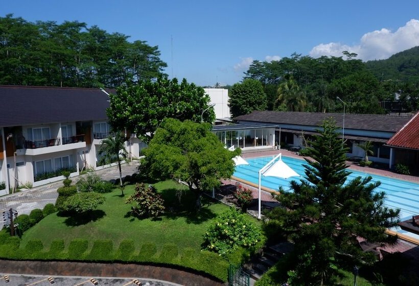 Szálloda Front One Resort Magelang