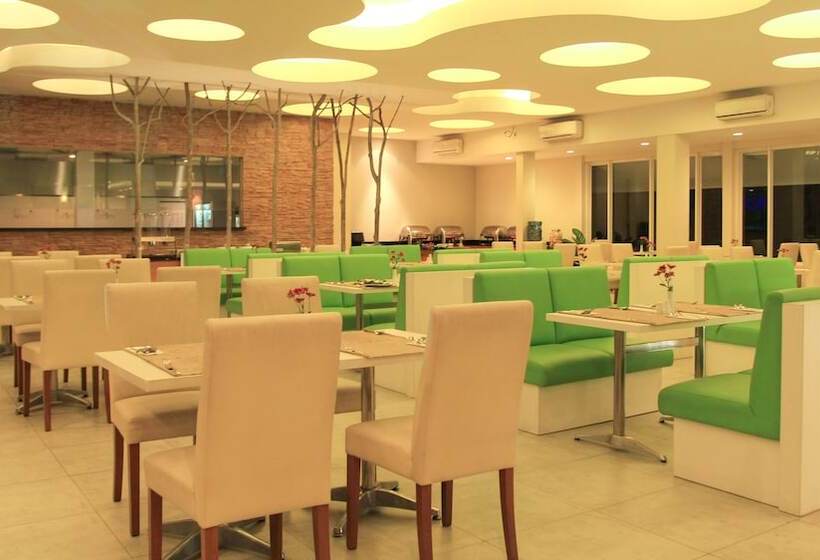 Szálloda Front One Resort Magelang