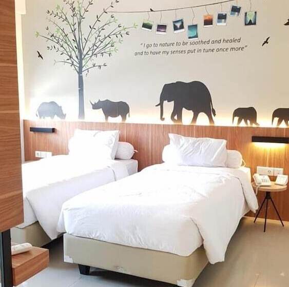 هتل Front One Resort Magelang