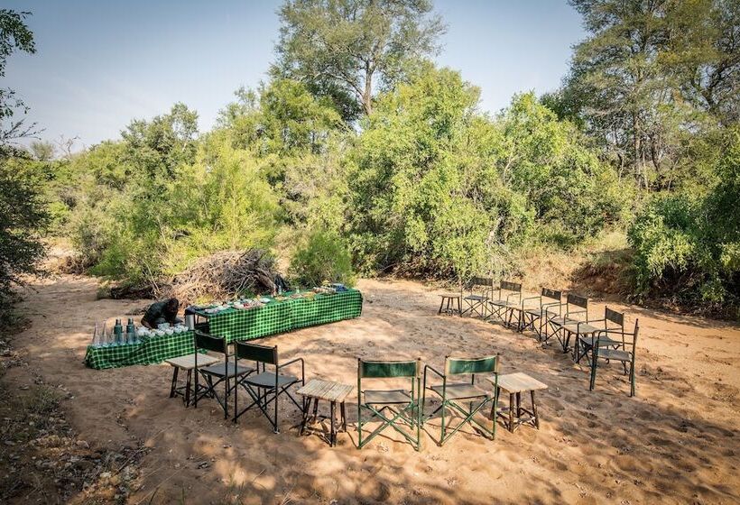 فندق Garonga Safari Camp