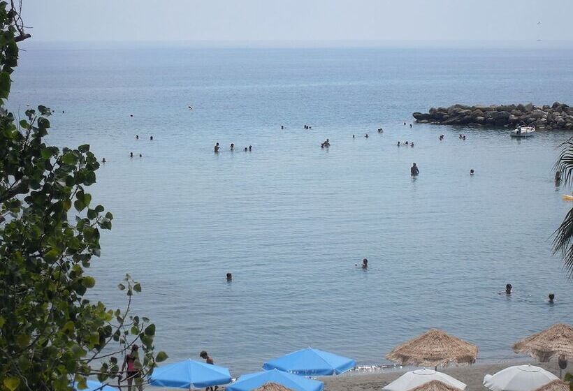 هتل Hercules Seafront Studios