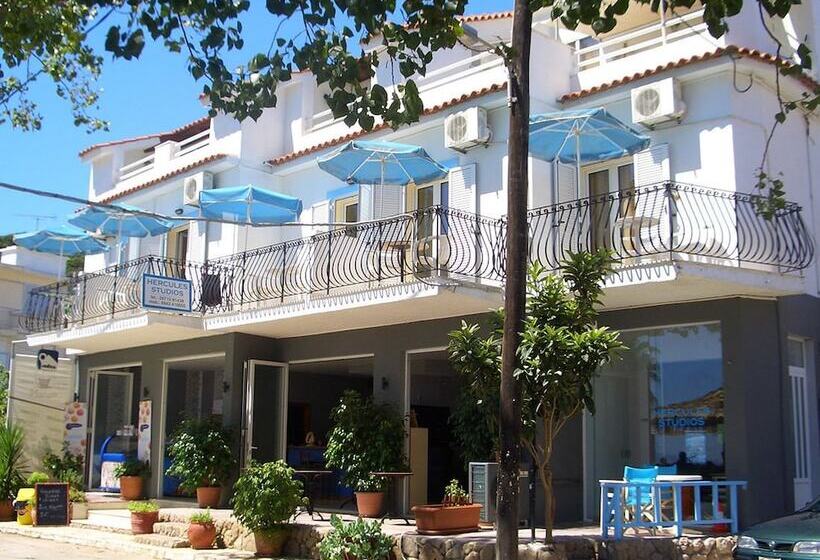 هتل Hercules Seafront Studios