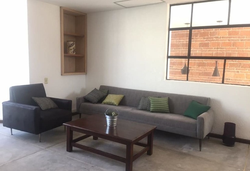 Отель Hostal Casa Viajero   Hostel