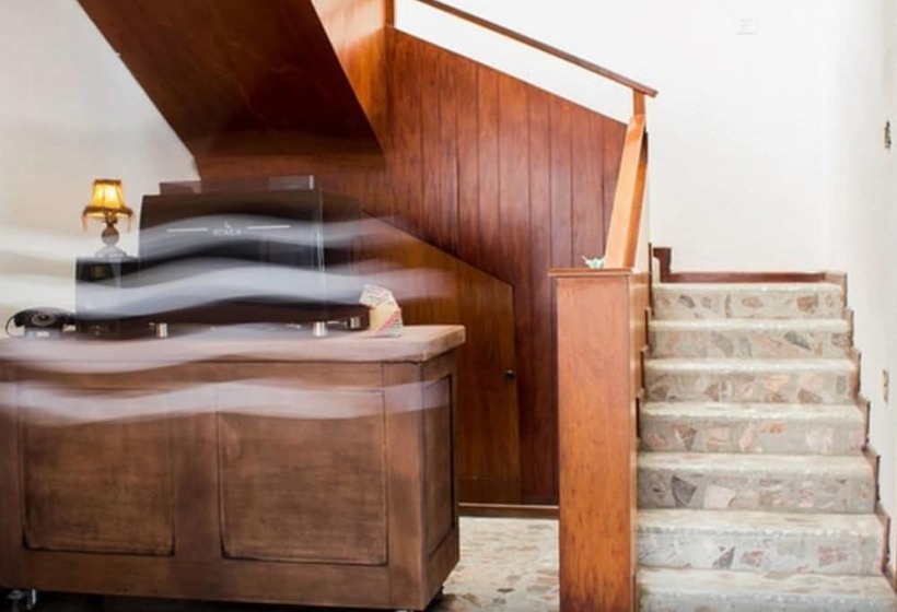 Отель Hostal Casa Viajero   Hostel