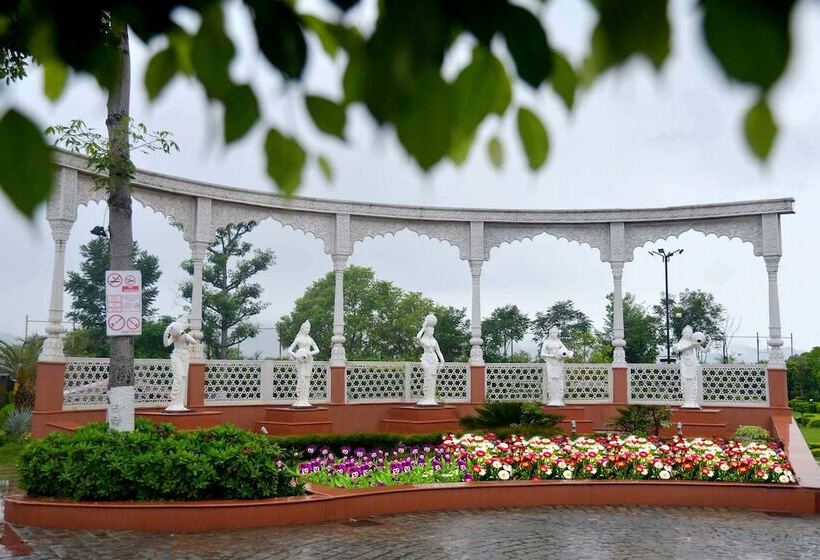 Отель Hunky Dory Resort