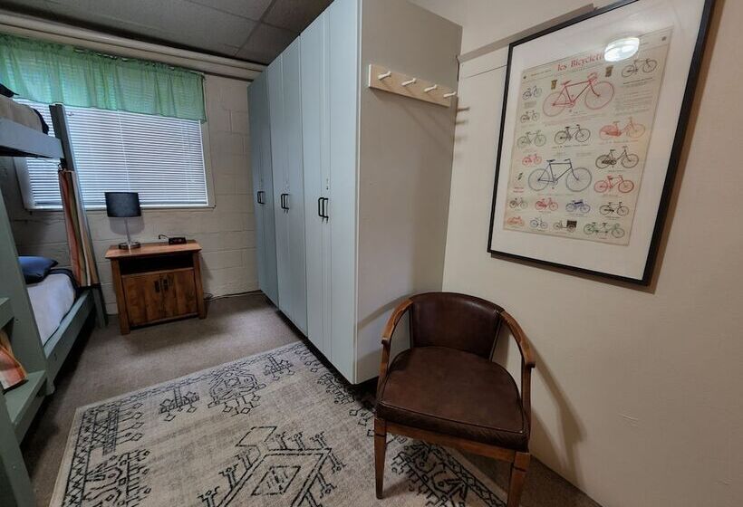 Отель Inn The Clouds Hostel & Inn