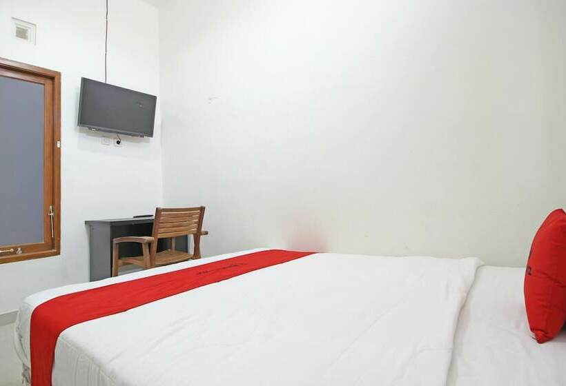 ホテル Reddoorz Near Rs Moewardi