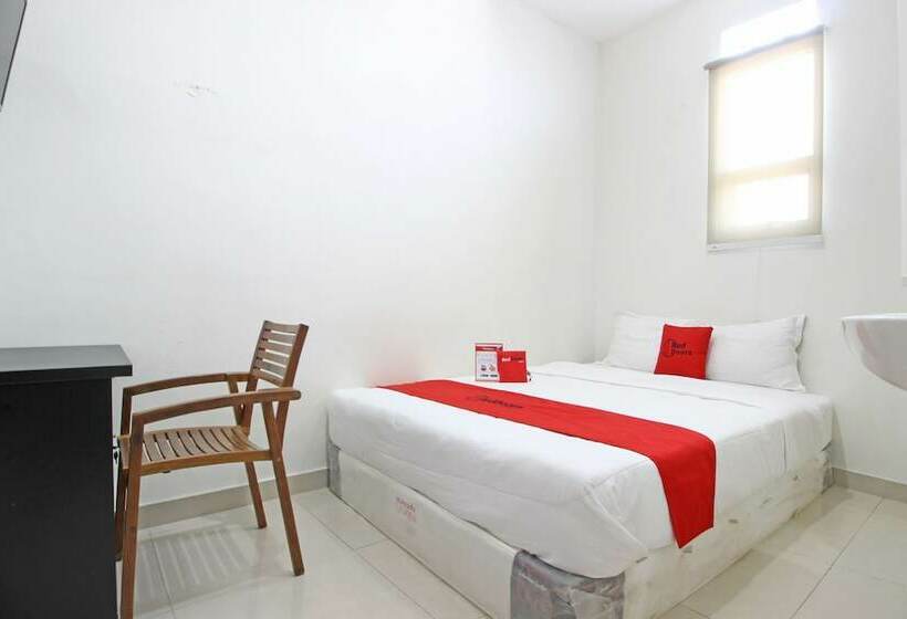 ホテル Reddoorz Near Rs Moewardi