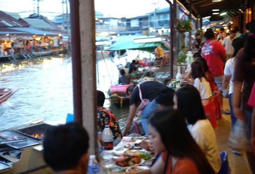 Отель Roomquest Amphawa Floating Market