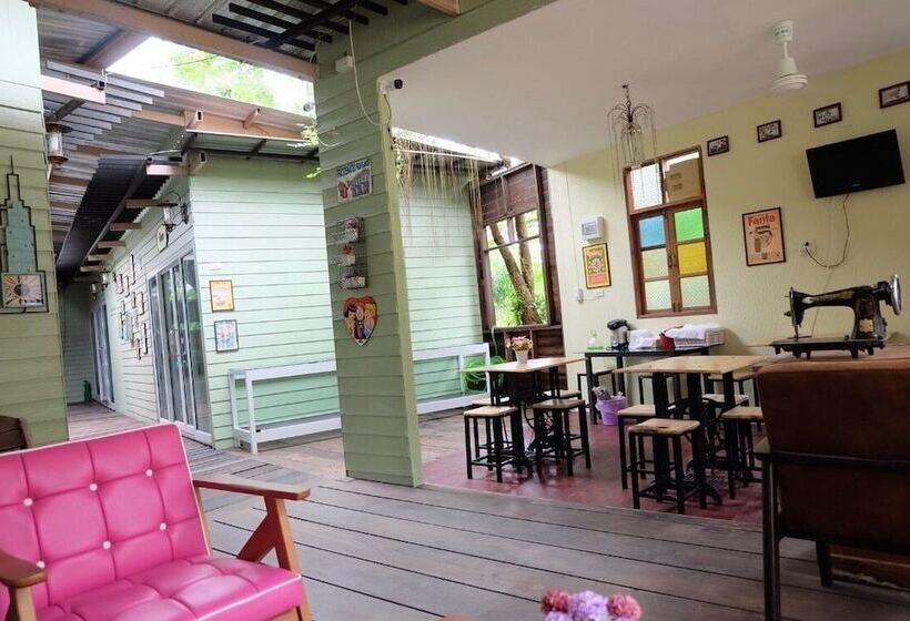 Отель Roomquest Amphawa Floating Market