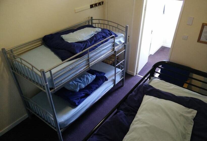 Отель The Smugglers Hostel