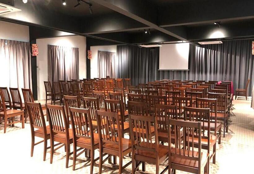 ホテル The Wood Boutique