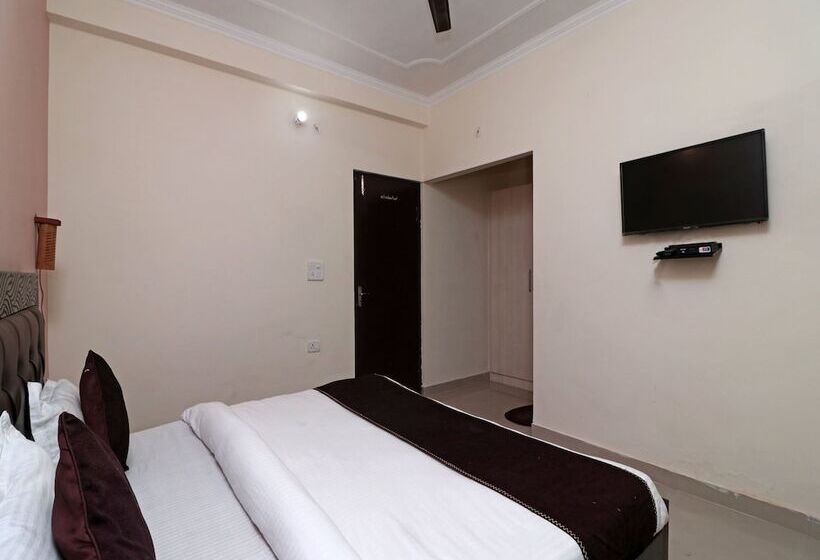 فندق Uk Retreat By Oyo Rooms