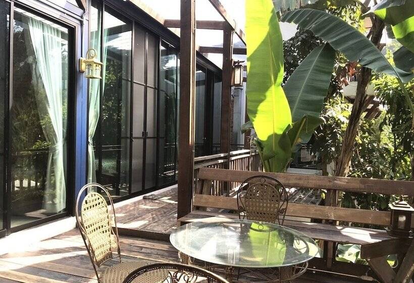 Отель Voraman Hut