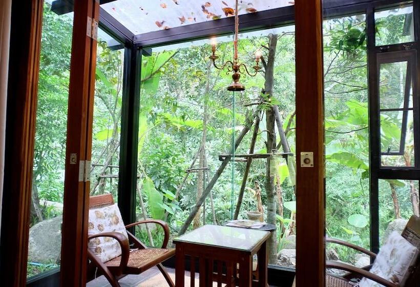 Отель Voraman Hut