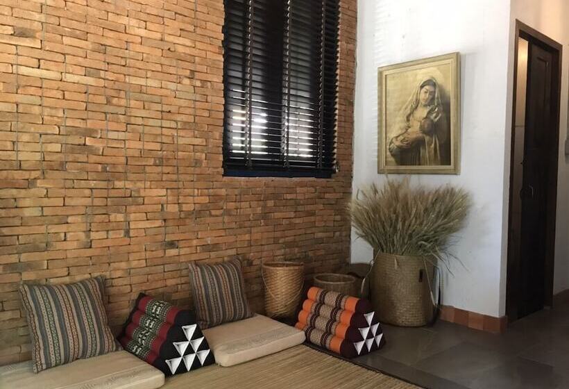 Отель Voraman Hut