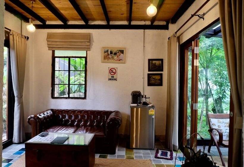 هتل Voraman Hut