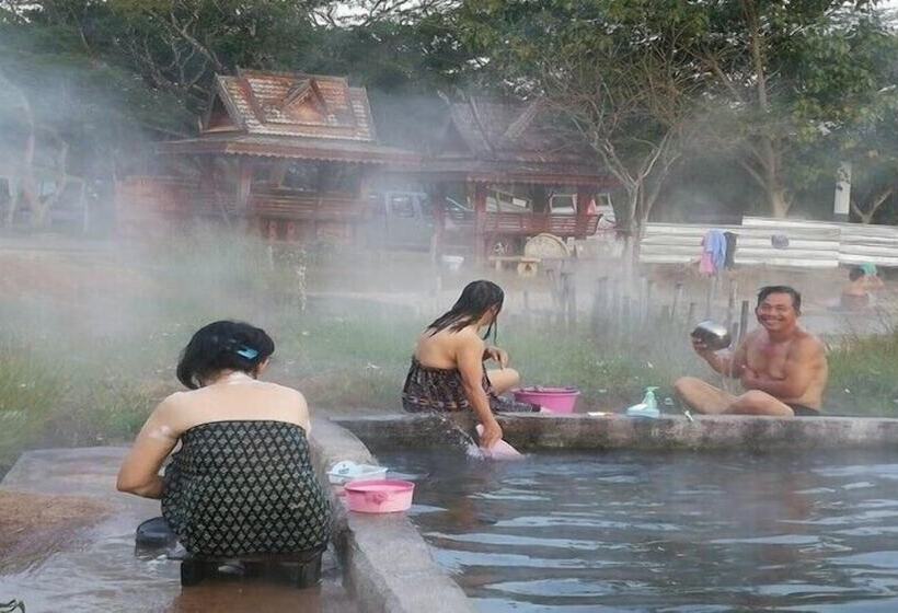 Отель Voraman Hut