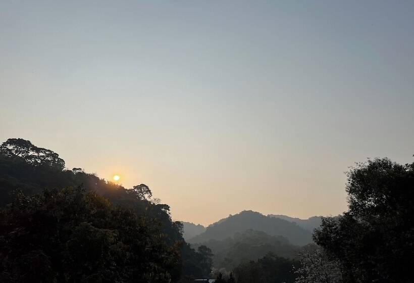 Отель Voraman Hut