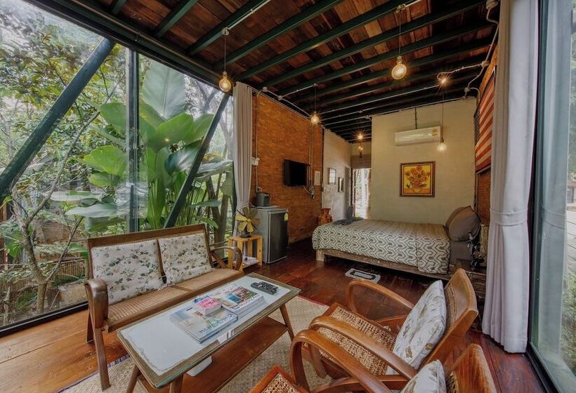 Отель Voraman Hut