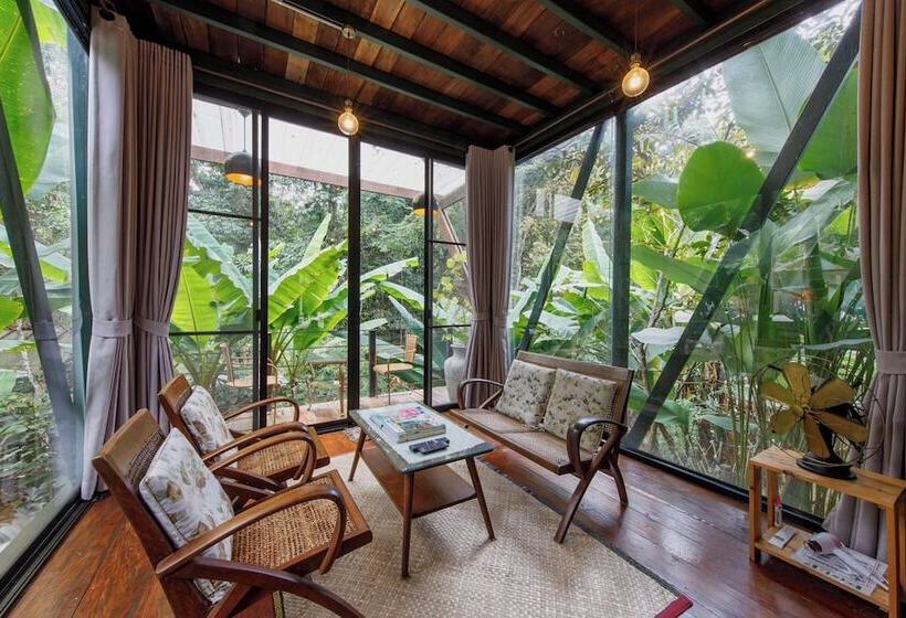 Отель Voraman Hut