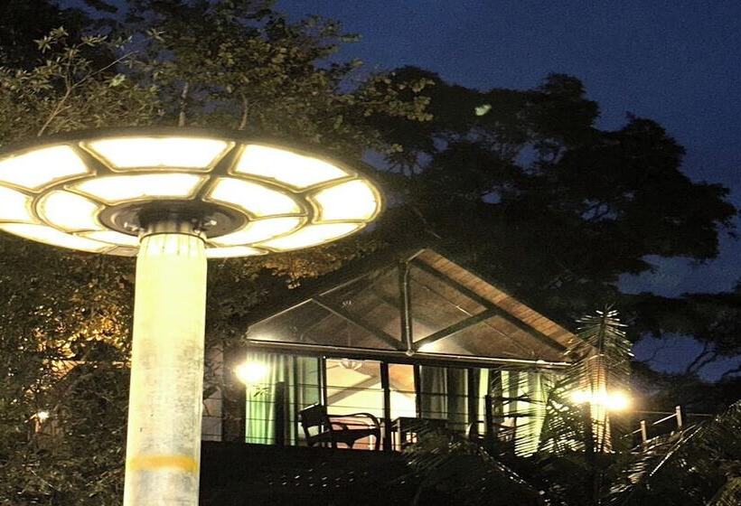 Отель Voraman Hut