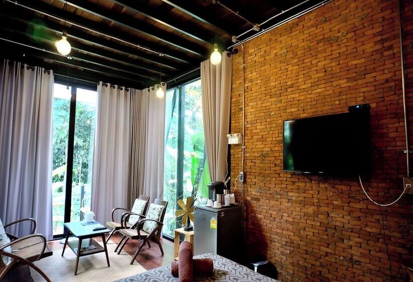 Отель Voraman Hut