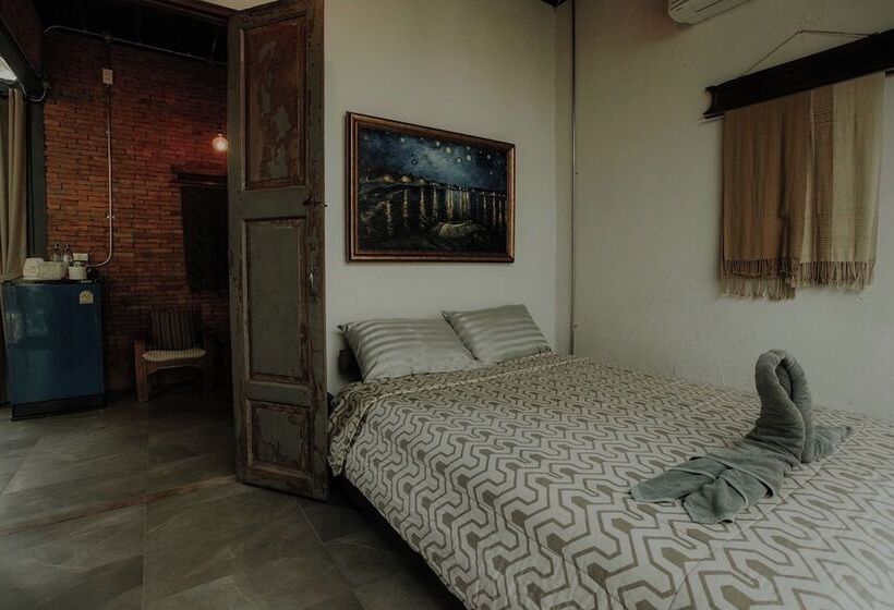 Отель Voraman Hut