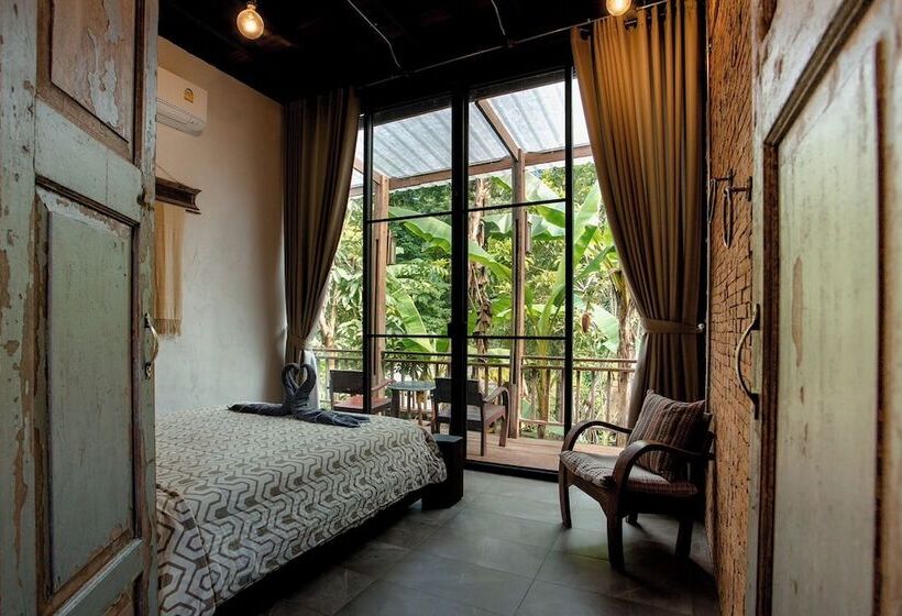 Отель Voraman Hut