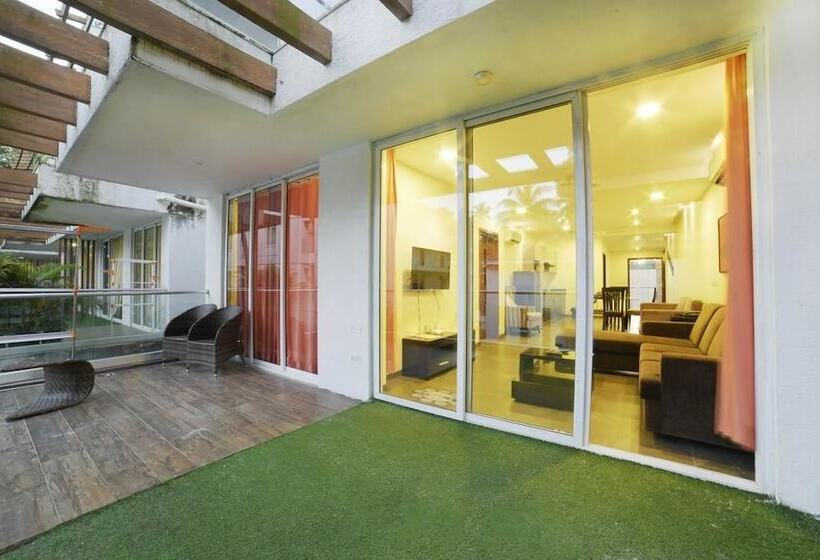 호텔 Zondela Inn Luxury Apartments