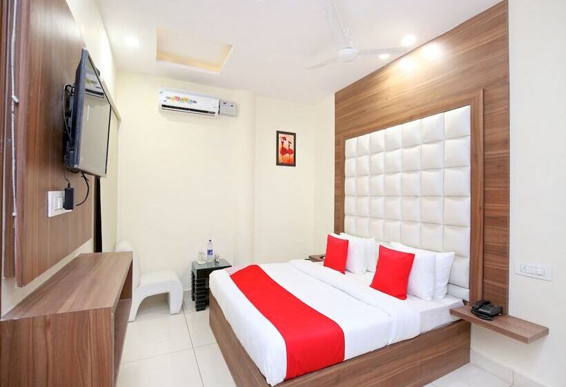 Oyo 15975 Hotel 365