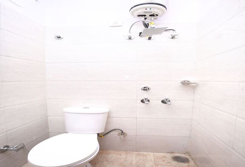 Oyo 16875 Hotel Skyz