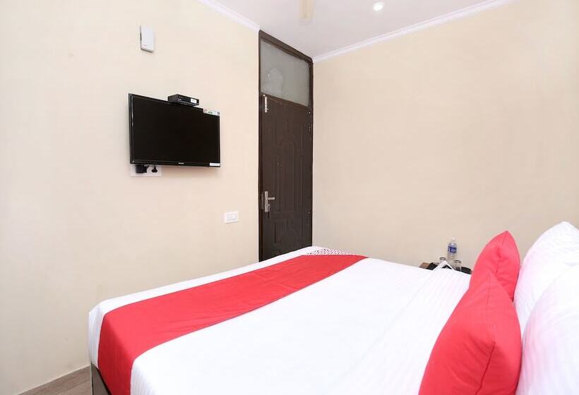 Oyo 16875 Hotel Skyz