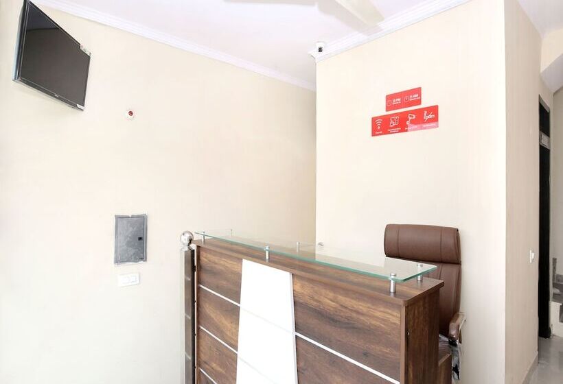 Oyo 16875 Hotel Skyz