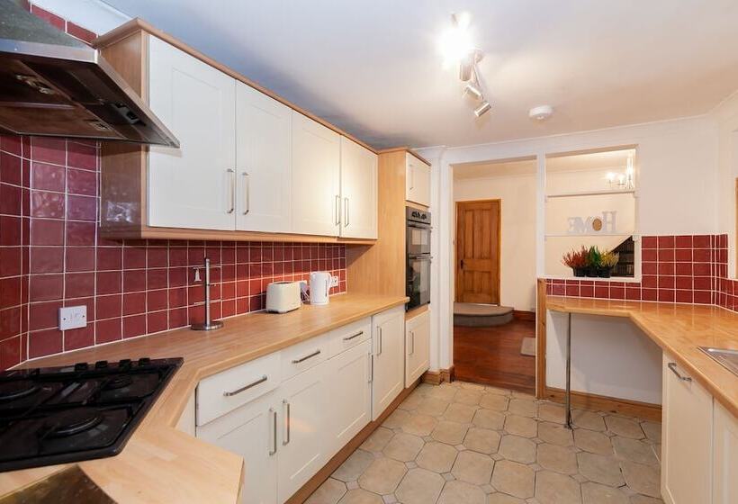 Portobello House Newark