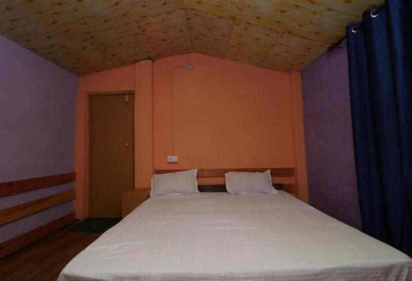 منتجع Brick And Wood Cottages