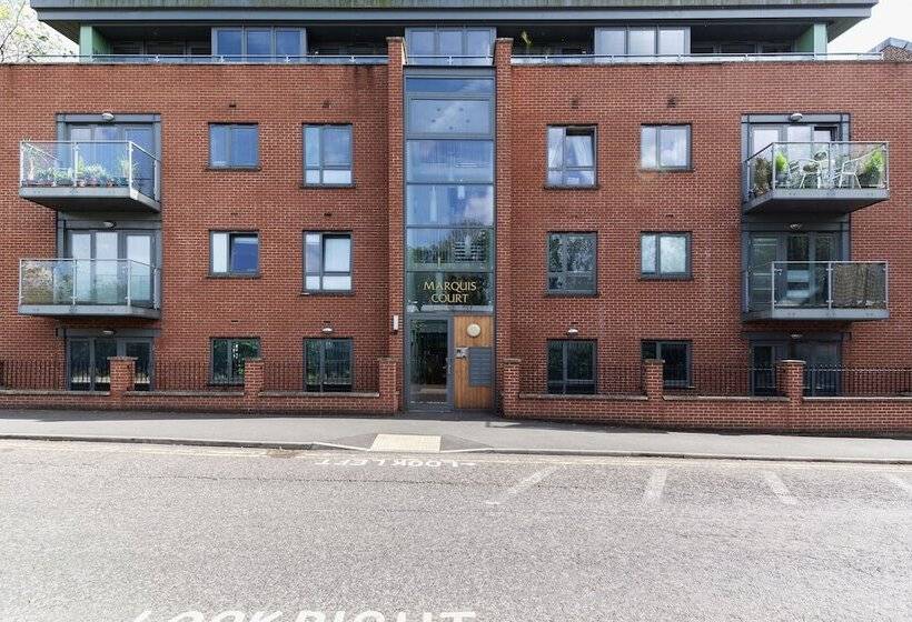 Roomspace Apartments Marquis Court