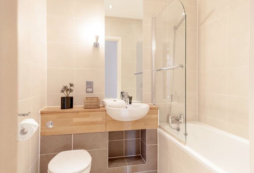 Roomspace Apartments Marquis Court