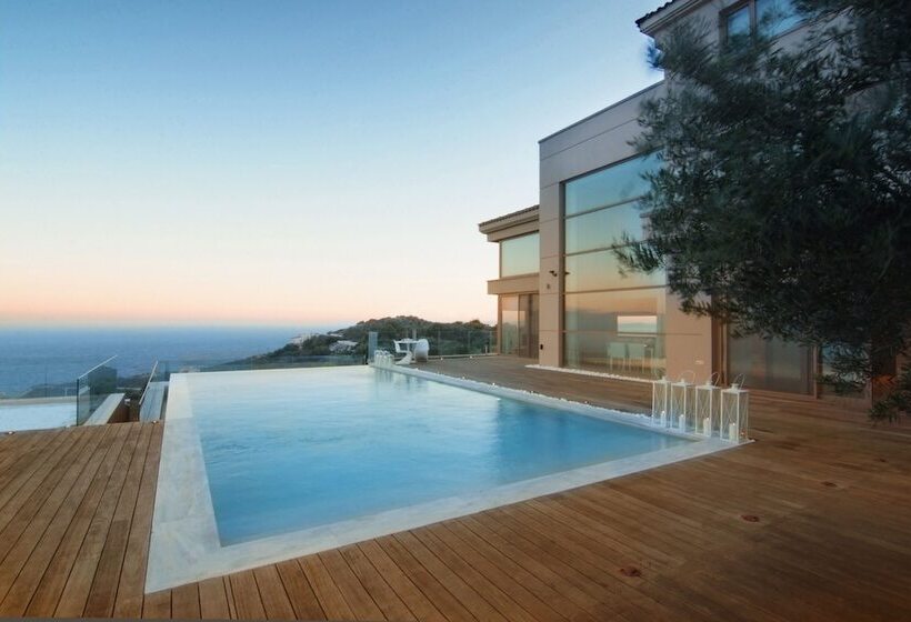 Seaview Peninsula Villa