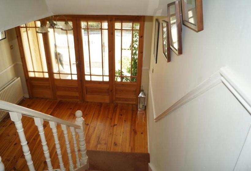 مبيت وإفطار Ardrinane House